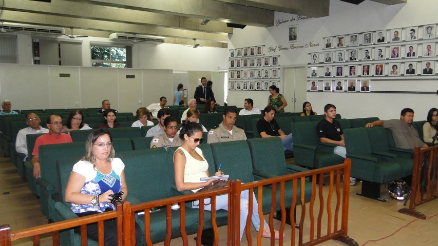 <b>População participa de reunião matutina na Câmara Municipal</b>