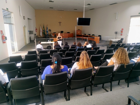 Escola do Legislativo inicia curso intermediário de Libras