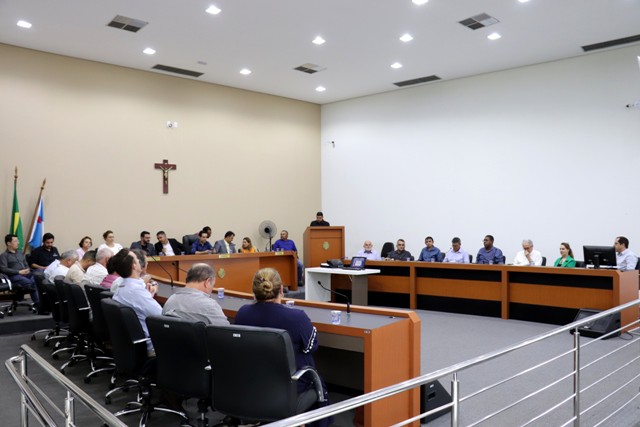Câmara de Paraíso sedia reunião da AMEG que discute futuro do Hospital Gedor Silveira